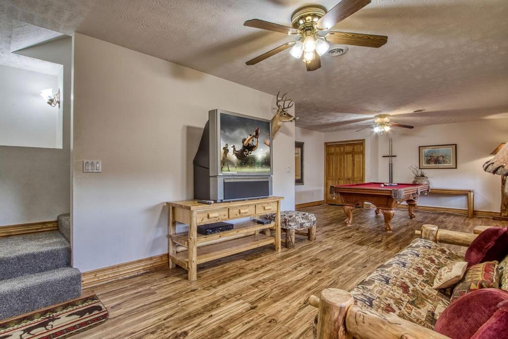 The Nuthouse Ii, Pool Table, Wifi, 1089 Free Tickets Each Paid Day, Dollywood And More Sevierville Habitación foto